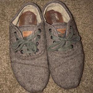 Lace up Toms